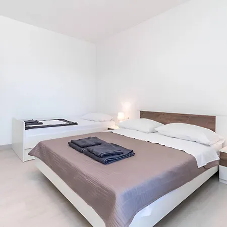 Apartament In Turanj, 20m From The *
