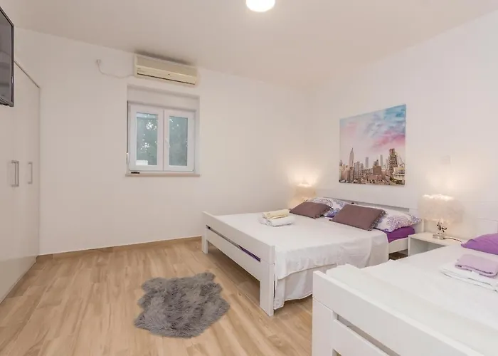 Apartamento In Turanj, 20m From The *