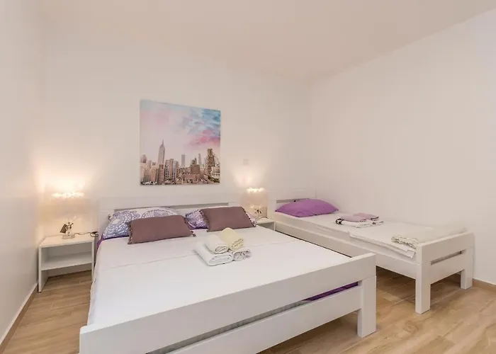 Apartamento In Turanj, 20m From The