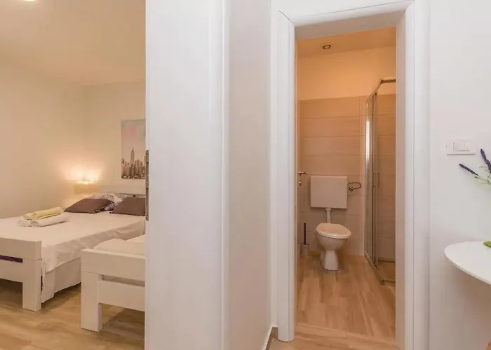Apartamento In Turanj, 20m From The