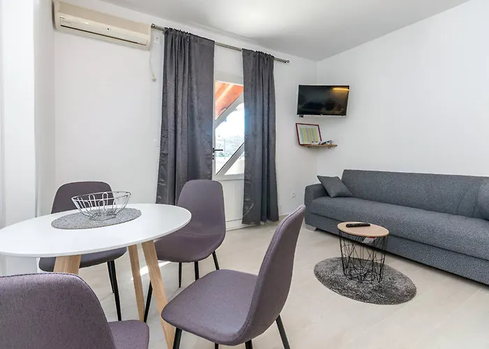 In Turanj, 20m From The Apartamento *