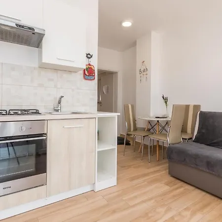 In Turanj, 20m From The Apartment *