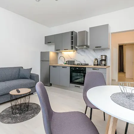 Apartment In Turanj, 20m From The *