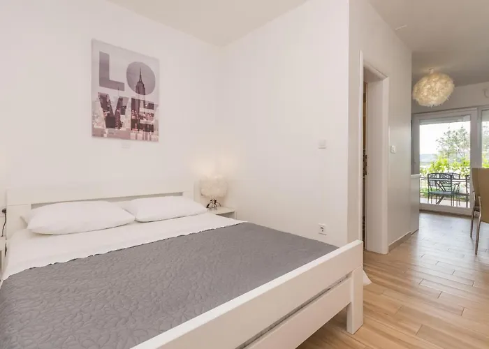 In Turanj, 20m From The Sukošan