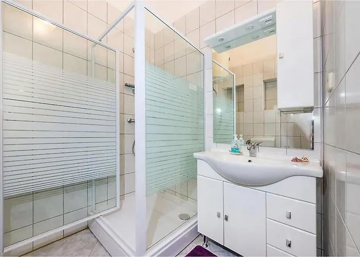 In Turanj, 20m From The Lägenhet