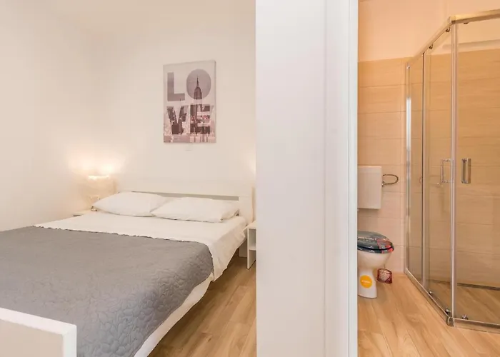 In Turanj, 20m From The Sukošan