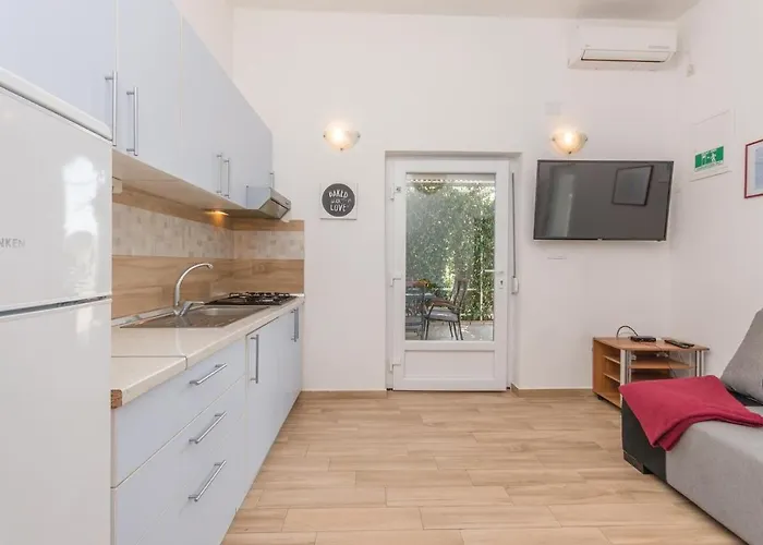 In Turanj, 20m From The Apartman