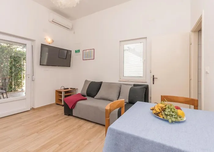 In Turanj, 20m From The Lägenhet