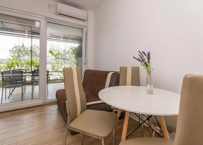 In Turanj, 20m From The Lägenhet *