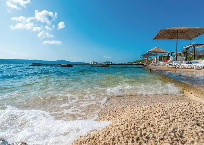 In Turanj, 20m From The Lägenhet Sukošan