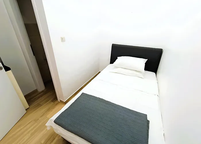 In Turanj, 20m From The Sukošan