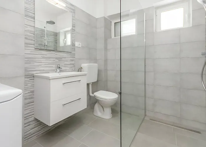 In Turanj, 20m From The Lägenhet Sukošan