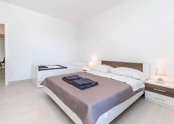 Lägenhet In Turanj, 20m From The *