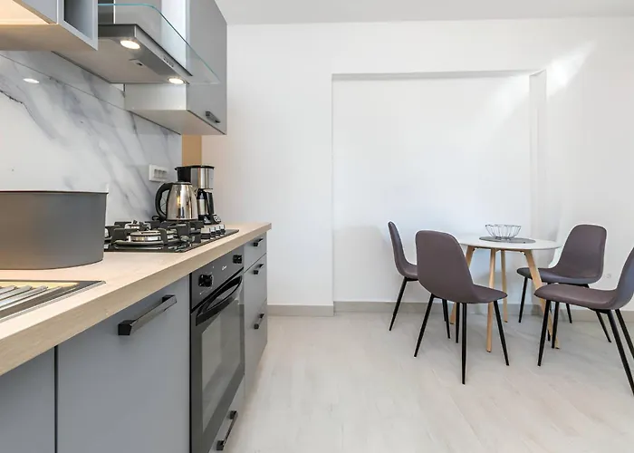 In Turanj, 20m From The Lägenhet *